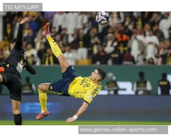 C罗荣获沙特超最佳进球奖杯倒钩进球当选周最佳引热议